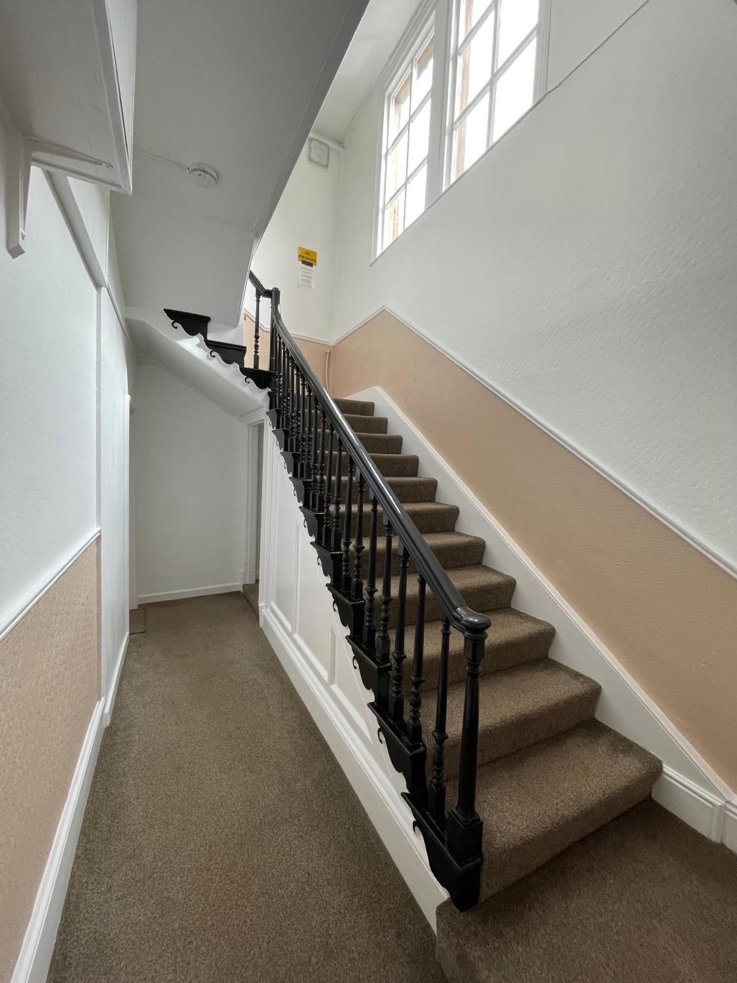 Stay In Yeovil Town Centre, Large 2 Bd Apt With Parking, Sleeps 4 Exterior photo